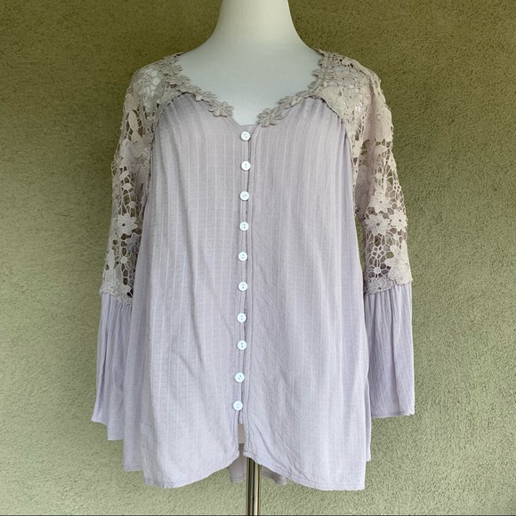 🔥5/$20🔥 Lace Light Lavender Blouse size L - Picture 4 of 12